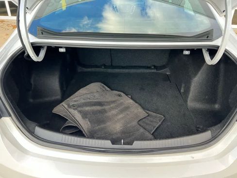 Used 2017 Chevrolet Malibu LT image 17