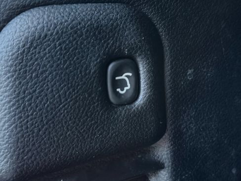 Used 2013 Jeep Grand Cherokee Overland AWD/4WD image 18