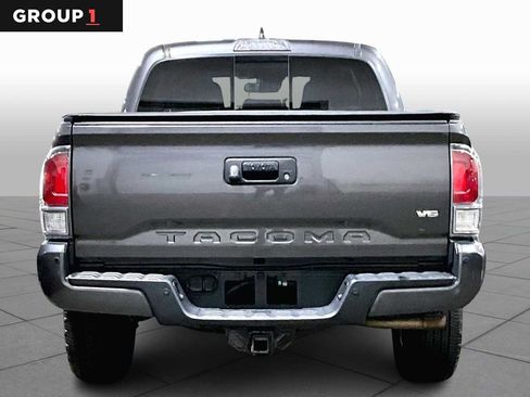 Used 2020 Toyota Tacoma TRD Off-Road image 4