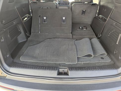 Certified 2025 Chevrolet Traverse LT image 11