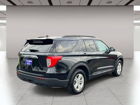 Used 2023 Ford Explorer XLT w/ Class IV Trailer Tow Package AWD/4WD image 3