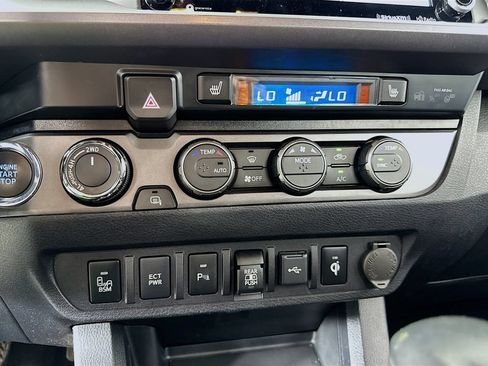 Used 2020 Toyota Tacoma TRD Off-Road w/ Technology Package AWD/4WD image 26