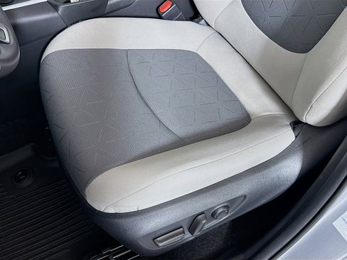 Used 2021 Toyota RAV4 XLE w/ Convenience Package image 20