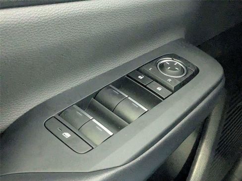 Used 2023 Toyota Prius XLE FWD image 16