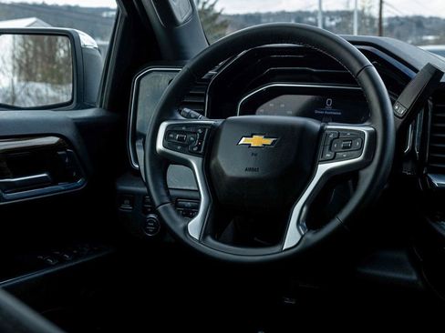 Used 2024 Chevrolet Silverado 1500 LT image 24