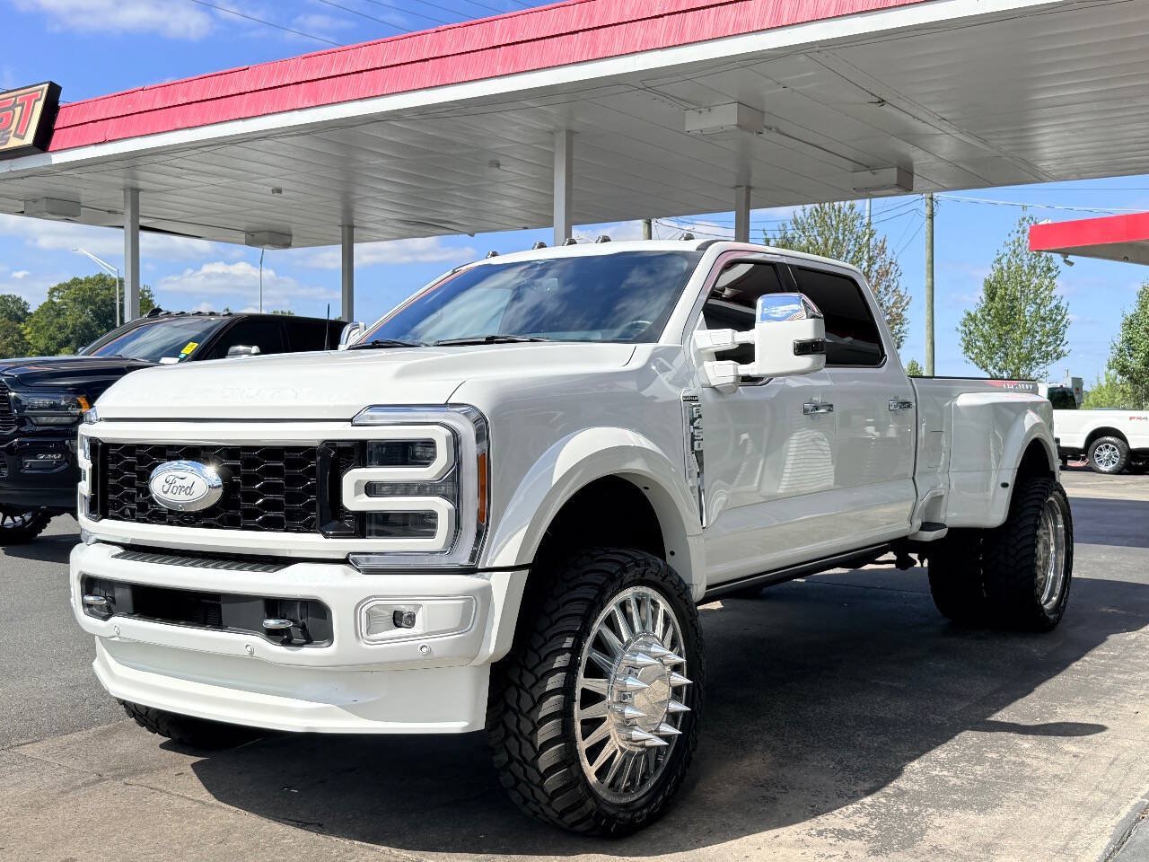 Used 2023 Ford F450 Platinum w/ FX4 Off-Road Package AWD/4WD image 6