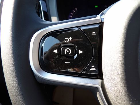 New 2026 Volvo XC60 B5 Plus w/ Protection Package Premier AWD/4WD image 17