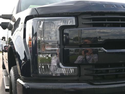 Used 2019 Ford F350 Lariat w/ Lariat Ultimate Package AWD/4WD image 9