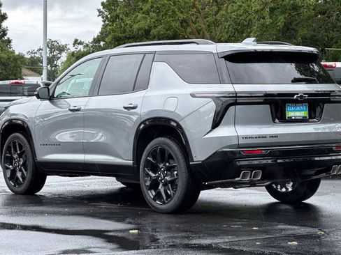 Used 2026 Chevrolet Traverse RS image 5