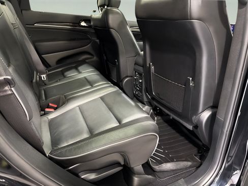 Used 2020 Jeep Grand Cherokee Overland AWD/4WD image 35