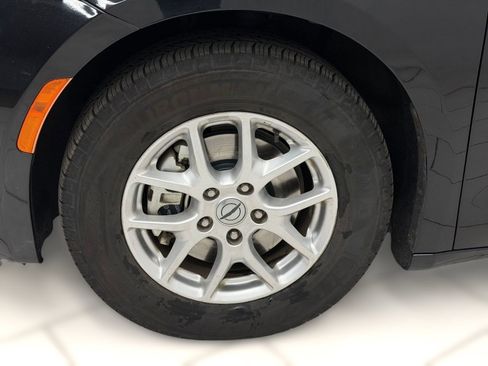 Used 2022 Chrysler Voyager LX FWD image 10