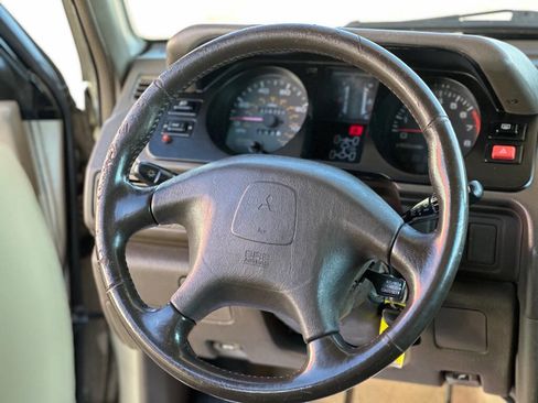 Used 2000 Mitsubishi Montero image 21