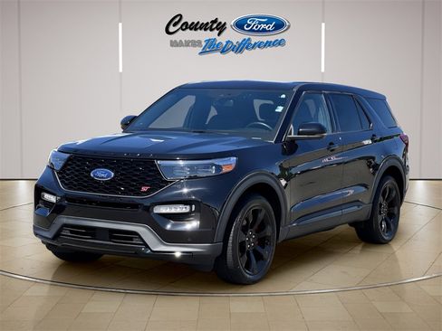 Used 2022 Ford Explorer ST w/ Equipment Group 401A image 2