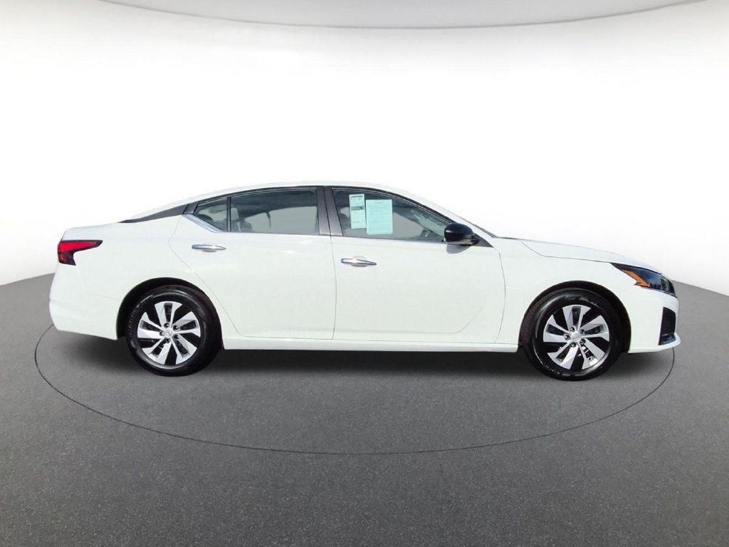 Used 2025 Nissan Altima 2.5 S FWD image 4