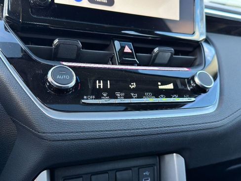 Used 2024 Toyota Corolla Cross LE w/ Moonroof Package image 25