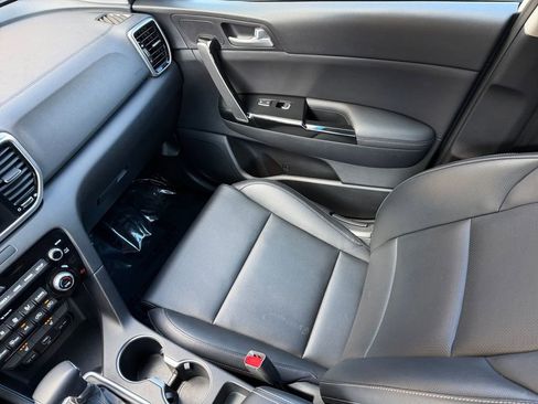 Used 2022 Kia Sportage EX FWD image 17