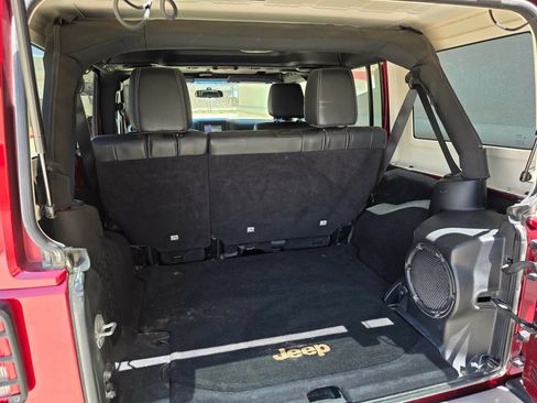 Used 2012 Jeep Wrangler Unlimited Sahara w/ Connectivity Group AWD/4WD image 5