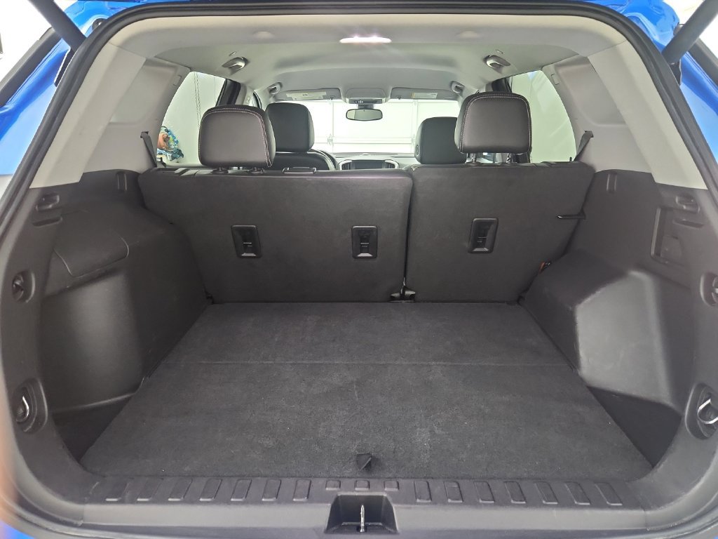 Used 2024 GMC Terrain SLT FWD image 33