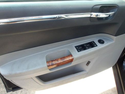 Used 2006 Chrysler 300 C w/ Protection Group II RWD image 17