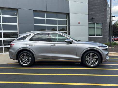 Used 2025 Genesis GV70 2.5T AWD/4WD image 5
