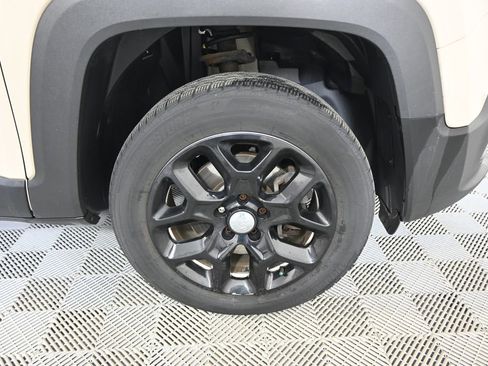 Used 2015 Jeep Renegade Latitude w/ Cold Weather Group AWD/4WD image 11