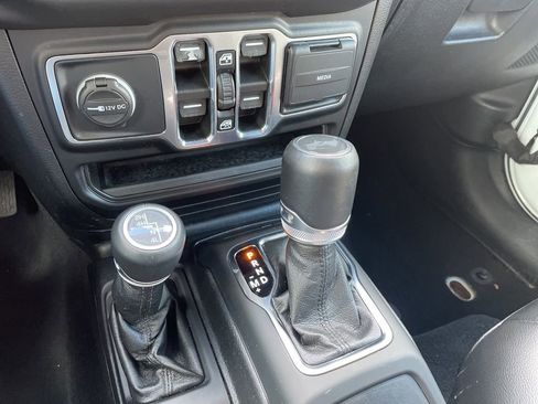 Used 2021 Jeep Wrangler Unlimited Sahara image 9