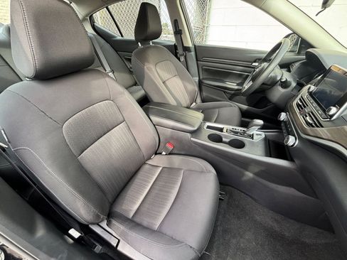 Used 2025 Nissan Altima 2.5 SV image 41