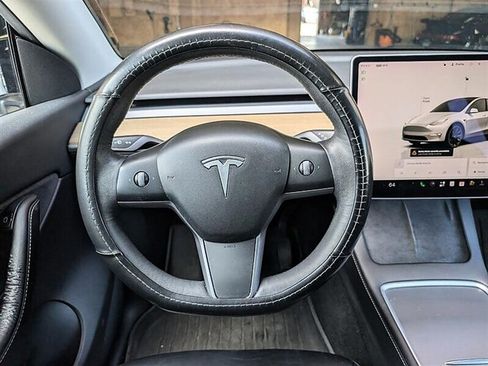 Used 2022 Tesla Model Y Long Range AWD/4WD image 18