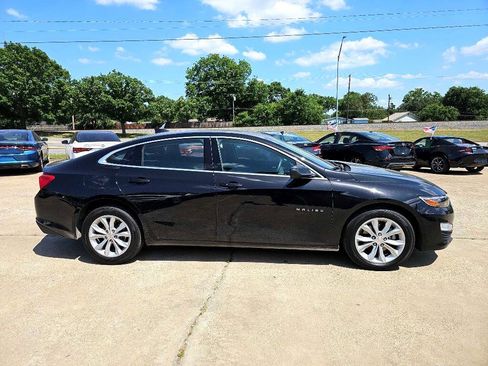 Used 2025 Chevrolet Malibu LT image 2