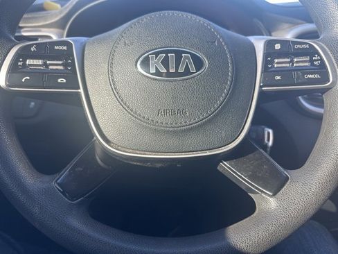 Used 2020 Kia Sorento LX image 12