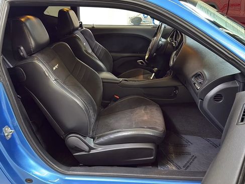 Used 2015 Dodge Challenger SRT w/ Technology Group image 19