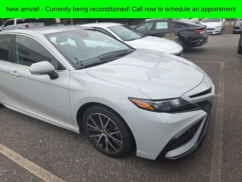 Used 2023 Toyota Camry SE FWD image 3
