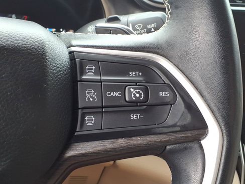 Certified 2022 Jeep Grand Cherokee L Limited AWD/4WD image 24