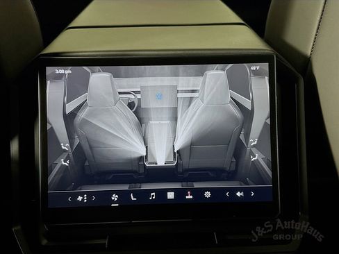 Used 2025 Tesla Cybertruck AWD Crew Cab image 30