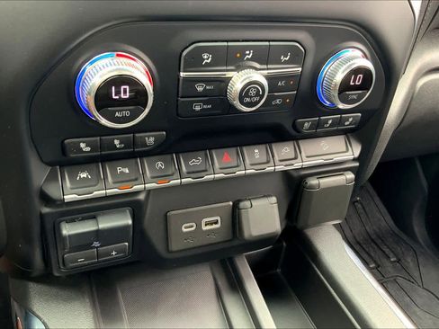 Used 2021 GMC Sierra 1500 SLT image 32