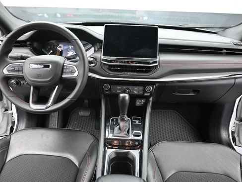 Used 2025 Jeep Compass Trailhawk AWD/4WD image 12