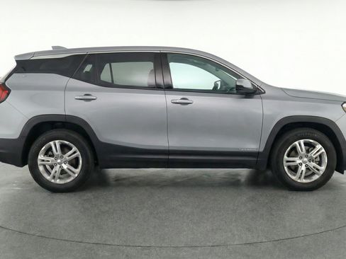 Used 2024 GMC Terrain SLE FWD image 11