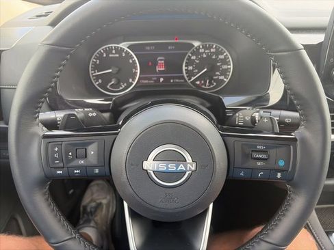 Used 2025 Nissan Pathfinder SL AWD/4WD image 21
