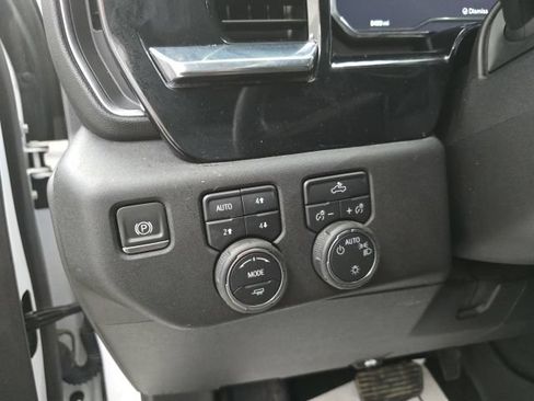 Used 2024 Chevrolet Silverado 1500 LT w/ Z71 Off-Road Package AWD/4WD image 15