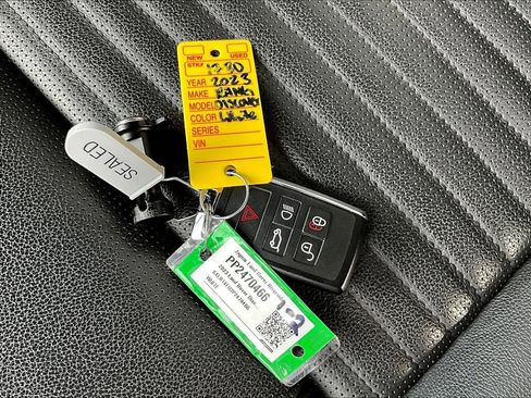 Used 2023 Land Rover Discovery S R-Dynamic image 11