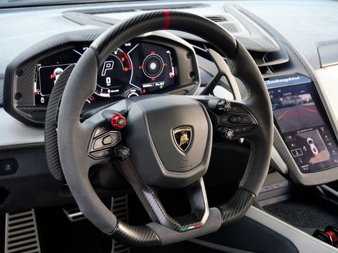 Used 2025 Lamborghini Revuelto AWD/4WD image 21