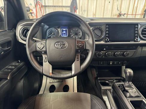 Certified 2022 Toyota Tacoma TRD Off-Road AWD/4WD image 16
