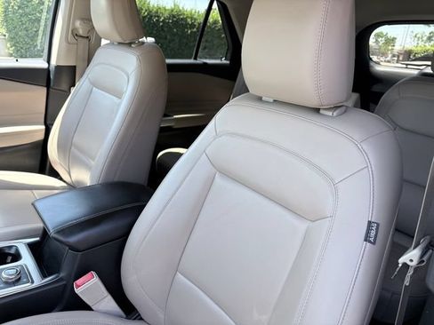 Used 2024 Ford Explorer XLT w/ Equipment Group 202A AWD/4WD image 11