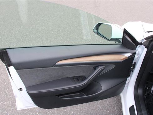 Used 2023 Tesla Model 3 Standard Range RWD image 11