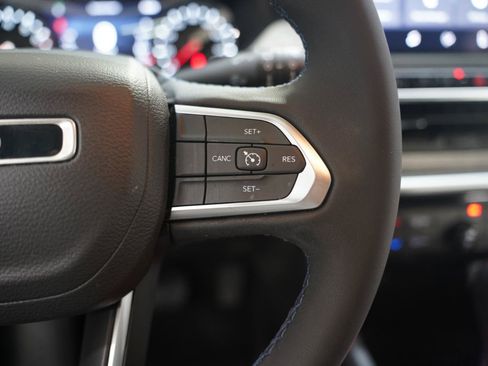 Used 2022 Jeep Compass Latitude FWD image 16