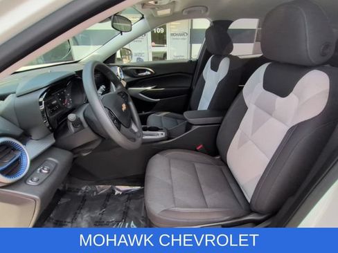 Used 2024 Chevrolet Trax LS w/ LS Convenience Package FWD image 18