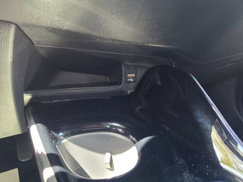 Used 2021 Toyota C-HR XLE FWD image 23