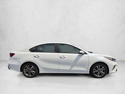 Used 2023 Kia Forte LXS w/ LXS Technology Package FWD image 4