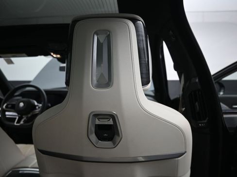 Certified 2023 BMW 760i xDrive image 32