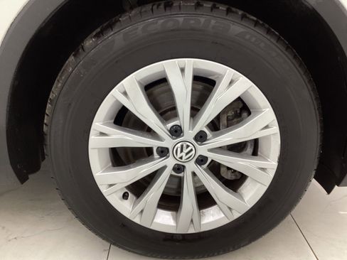 Used 2018 Volkswagen Tiguan SE AWD/4WD image 49